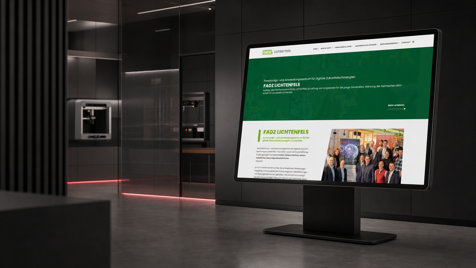 Website des FADZ Lichtenfels auf einem interaktiven Touch-Display
